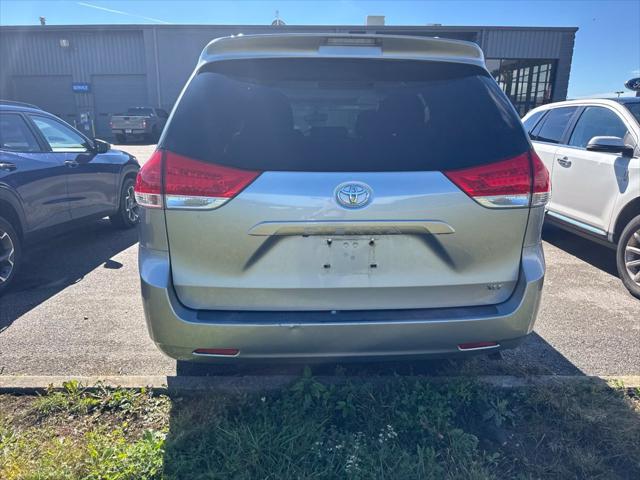 2014 Toyota Sienna XLE V6 8 Passenger