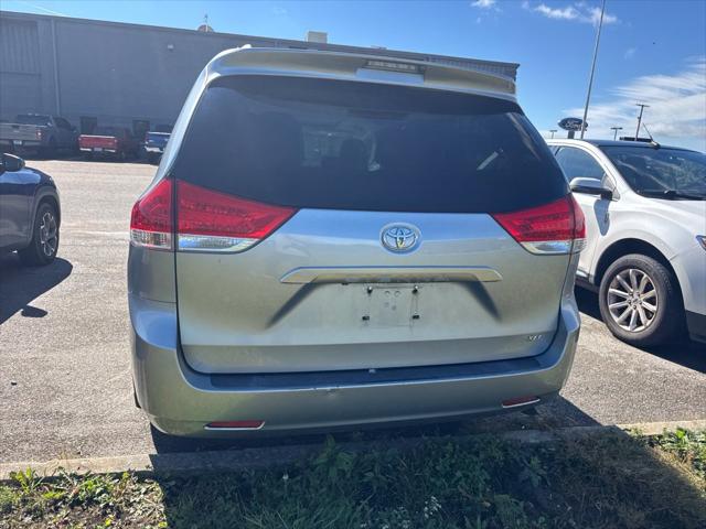 2014 Toyota Sienna XLE V6 8 Passenger