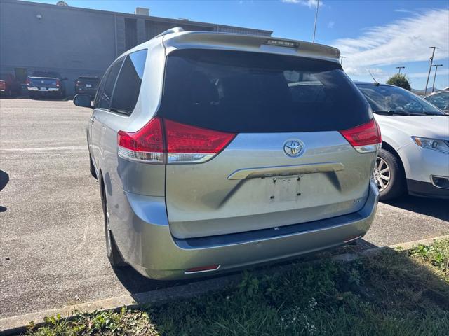 2014 Toyota Sienna XLE V6 8 Passenger