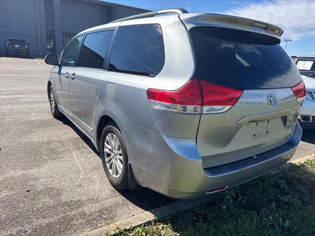 2014 Toyota Sienna XLE V6 8 Passenger