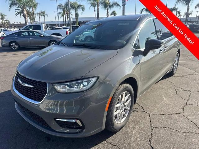 2025 Chrysler Pacifica Select for sale in Bakersfield, CA