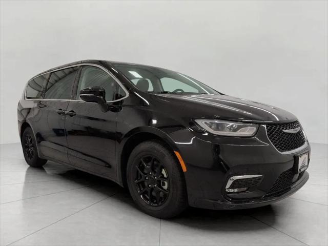 2024 Chrysler Pacifica Touring L for sale in Oshkosh, WI