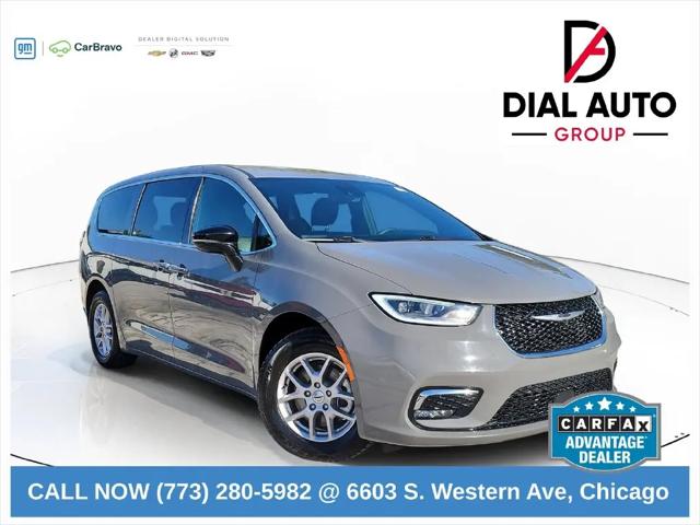 2025 Chrysler Pacifica Select for sale in Chicago, IL