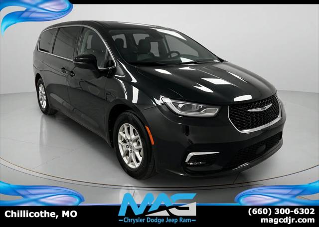 2023 Chrysler Pacifica Touring L for sale in Chillicothe, MO