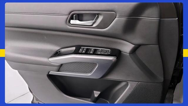 2025 Nissan Pathfinder SL FWD