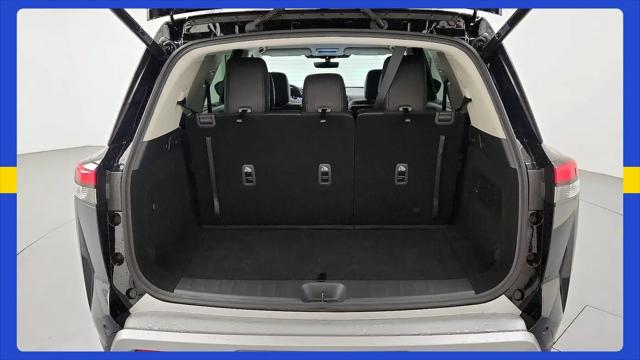 2025 Nissan Pathfinder SL FWD