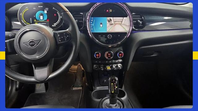 2023 MINI SE Hardtop Cooper Signature