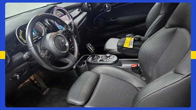 2023 MINI SE Hardtop Cooper Signature