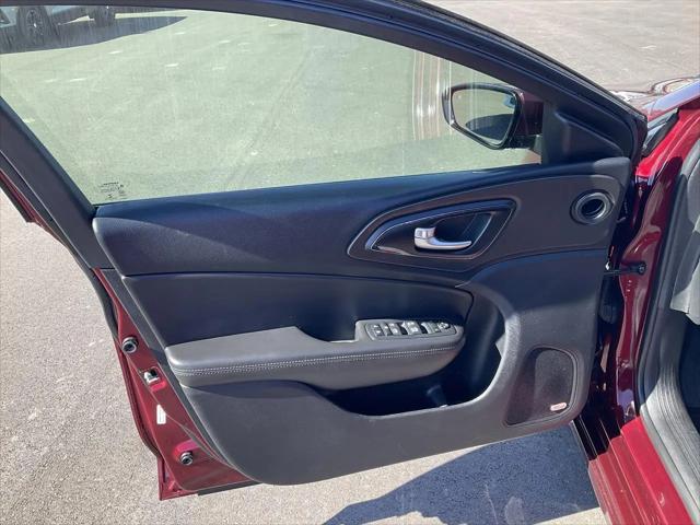 2016 Chrysler 200 S