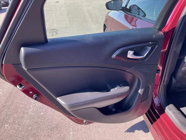 2016 Chrysler 200 S