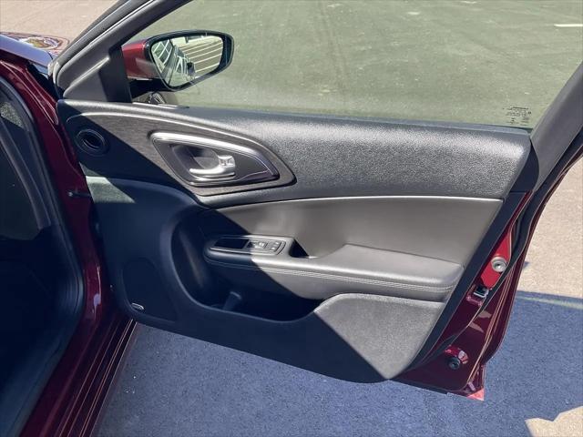 2016 Chrysler 200 S