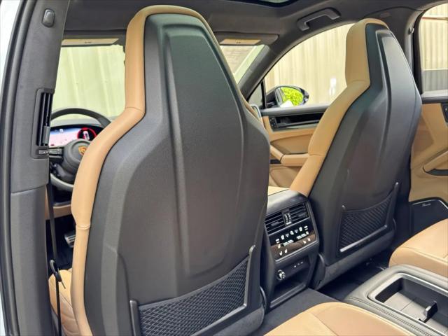 2024 Porsche Cayenne E-Hybrid Turbo