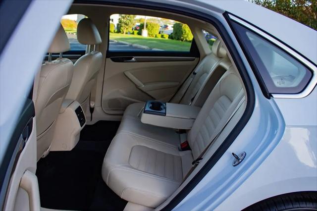 2017 Volkswagen Passat 1.8T SEL Premium