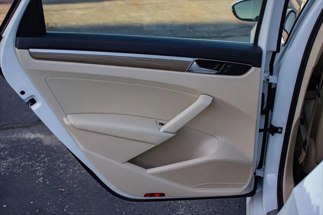 2017 Volkswagen Passat 1.8T SEL Premium