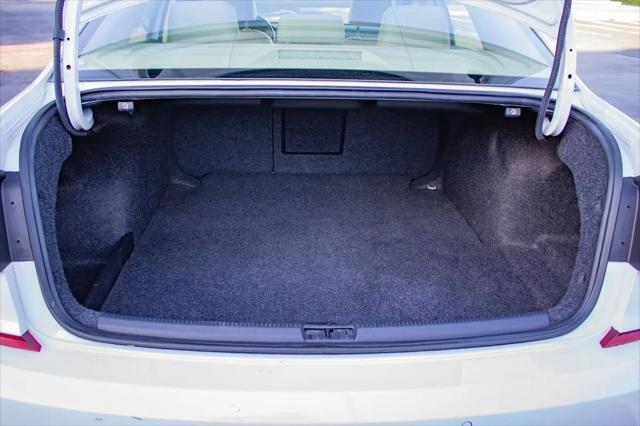 2017 Volkswagen Passat 1.8T SEL Premium