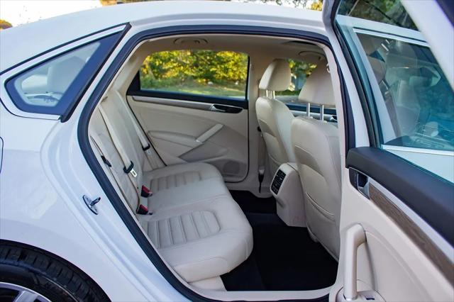 2017 Volkswagen Passat 1.8T SEL Premium