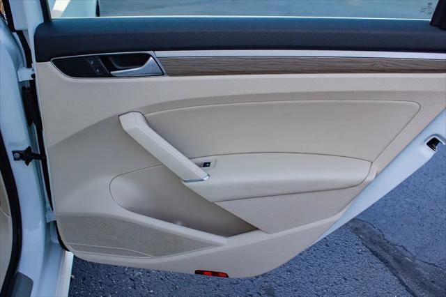 2017 Volkswagen Passat 1.8T SEL Premium