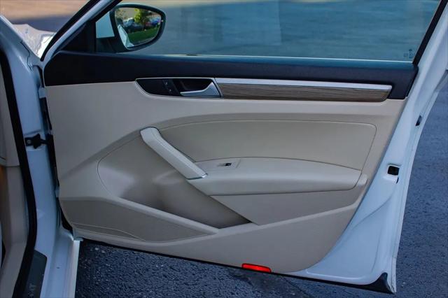 2017 Volkswagen Passat 1.8T SEL Premium