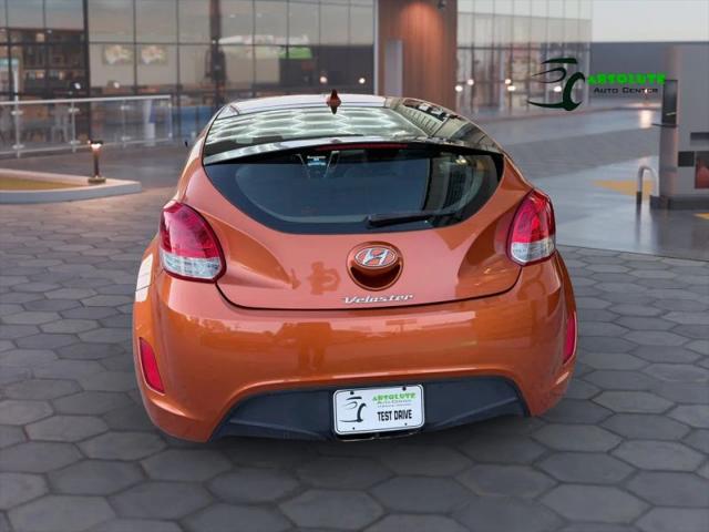 2012 Hyundai Veloster Base w/Black