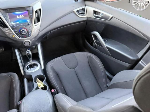 2012 Hyundai Veloster Base w/Black