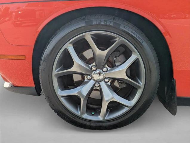 2016 Dodge Challenger SXT Plus