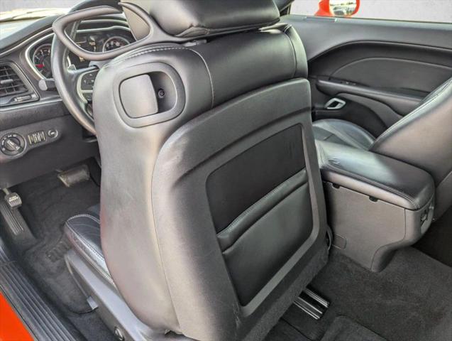 2016 Dodge Challenger SXT Plus