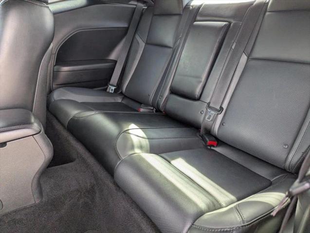 2016 Dodge Challenger SXT Plus