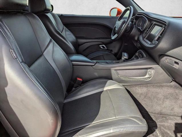 2016 Dodge Challenger SXT Plus