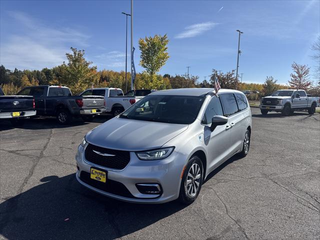 2023 Chrysler Pacifica Hybrid Touring L