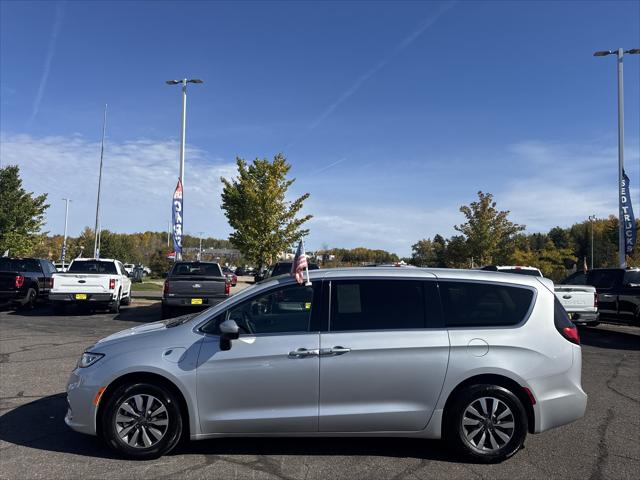 2023 Chrysler Pacifica Hybrid Touring L