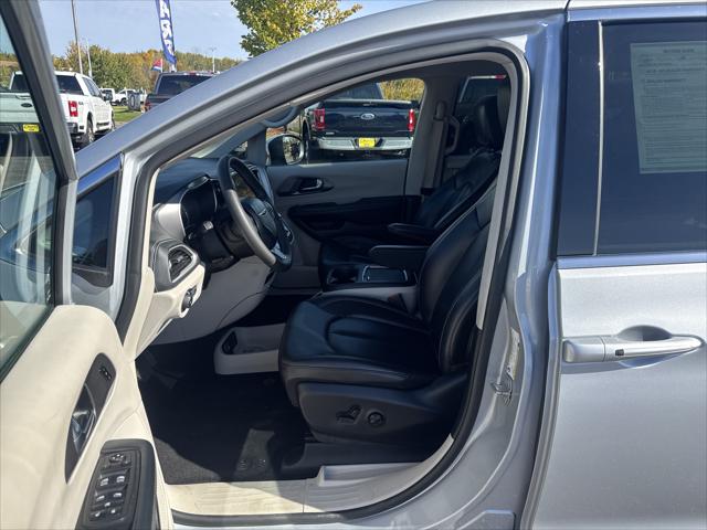 2023 Chrysler Pacifica Hybrid Touring L
