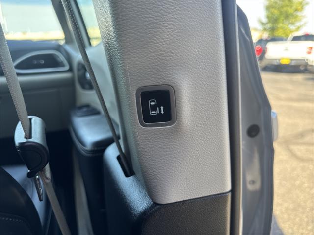 2023 Chrysler Pacifica Hybrid Touring L