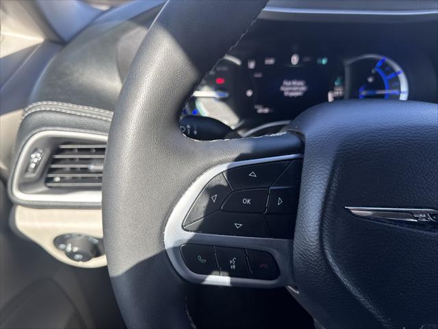 2023 Chrysler Pacifica Hybrid Touring L