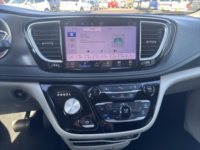 2023 Chrysler Pacifica Hybrid Touring L
