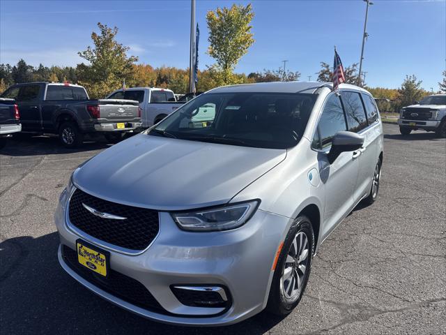2023 Chrysler Pacifica Hybrid Touring L for sale in Duluth, MN
