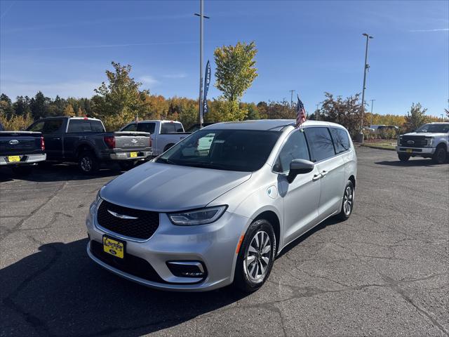 2023 Chrysler Pacifica Hybrid Touring L