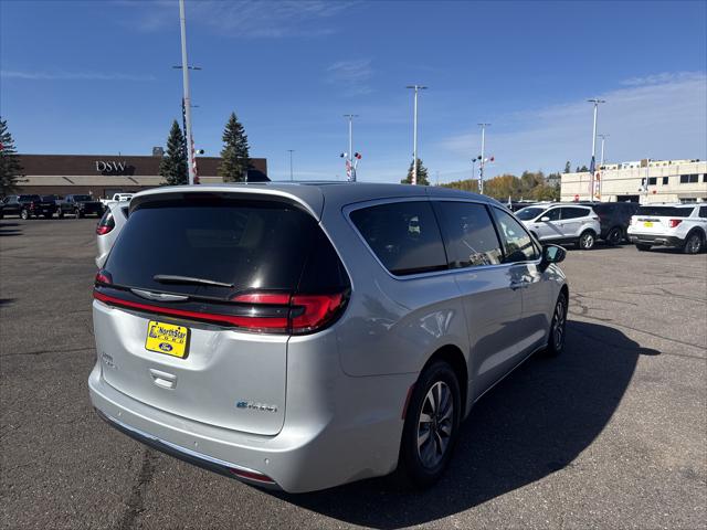 2023 Chrysler Pacifica Hybrid Touring L