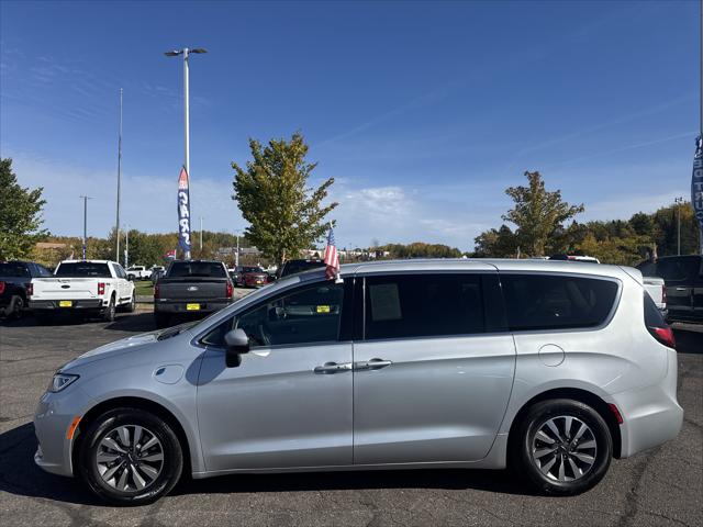 2023 Chrysler Pacifica Hybrid Touring L
