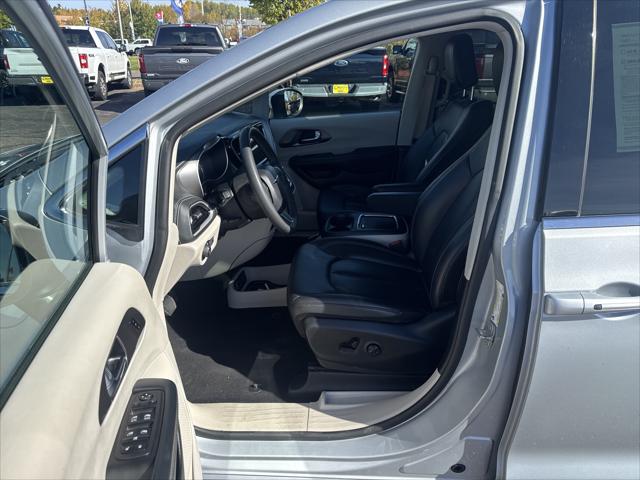 2023 Chrysler Pacifica Hybrid Touring L