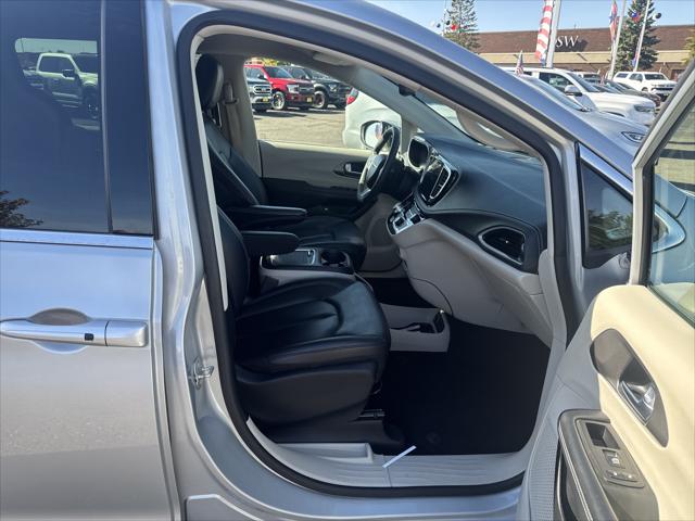 2023 Chrysler Pacifica Hybrid Touring L
