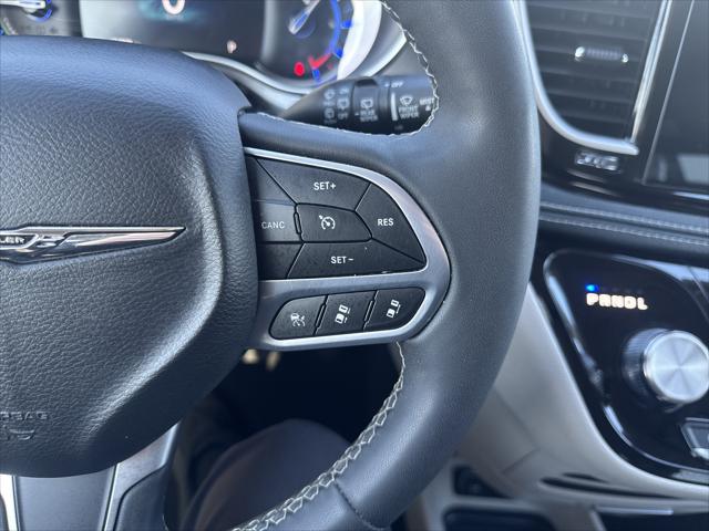 2023 Chrysler Pacifica Hybrid Touring L