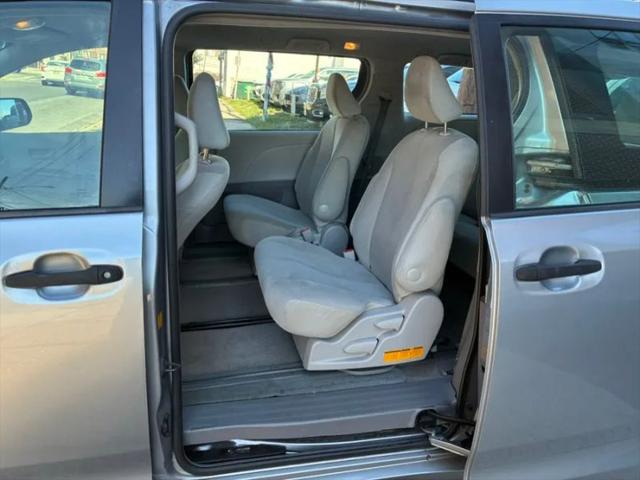 2012 Toyota Sienna Base V6 7 Passenger