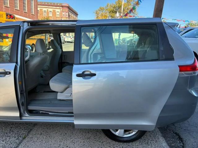 2012 Toyota Sienna Base V6 7 Passenger