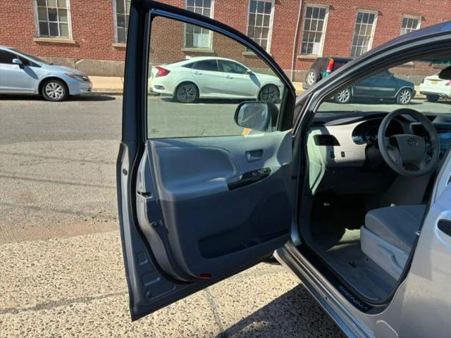 2012 Toyota Sienna Base V6 7 Passenger