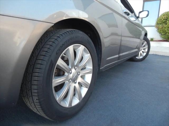 2013 Chrysler 200 Touring