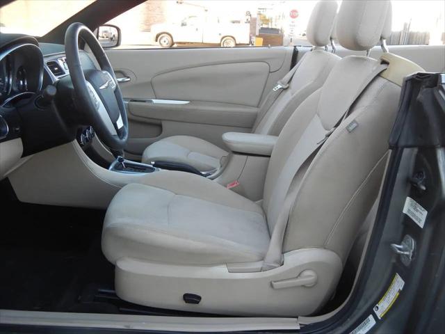 2013 Chrysler 200 Touring