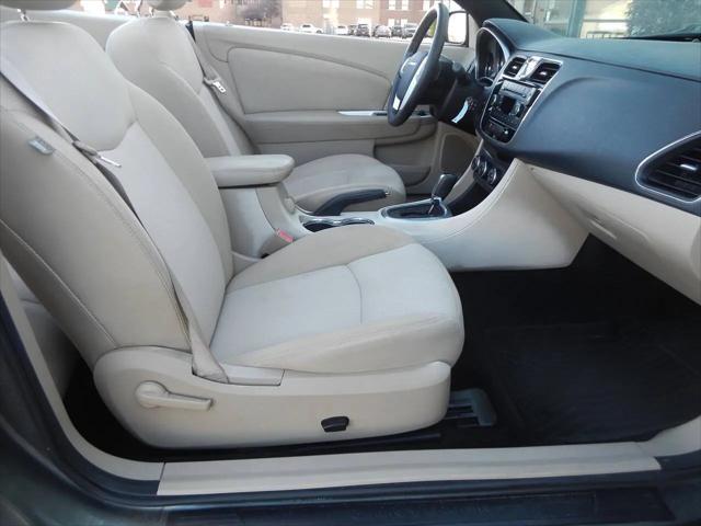 2013 Chrysler 200 Touring