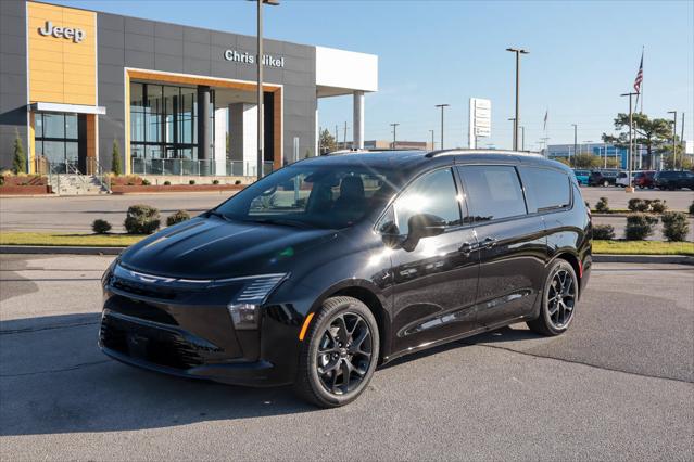2027 Chrysler Pacifica Limited for sale in Broken Arrow, OK