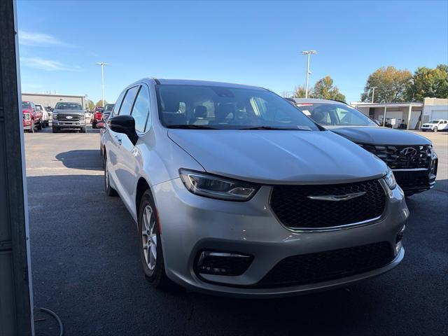 2024 Chrysler Pacifica Touring L for sale in Groveport, OH