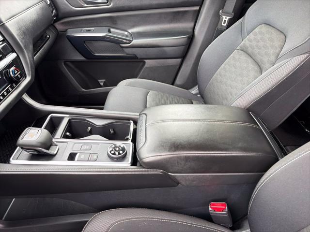 2025 Nissan Pathfinder SV 4WD